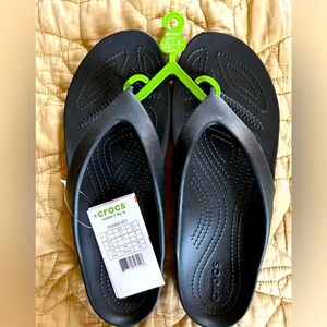 Women’s Size 11W black Croc Kadee flip flops BRAND NEW WITH TAGS